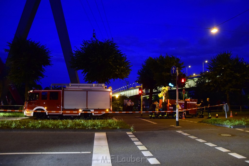 Koelner Seilbahn Gondel blieb haengen Koeln Linksrheinisch P839.JPG - Miklos Laubert